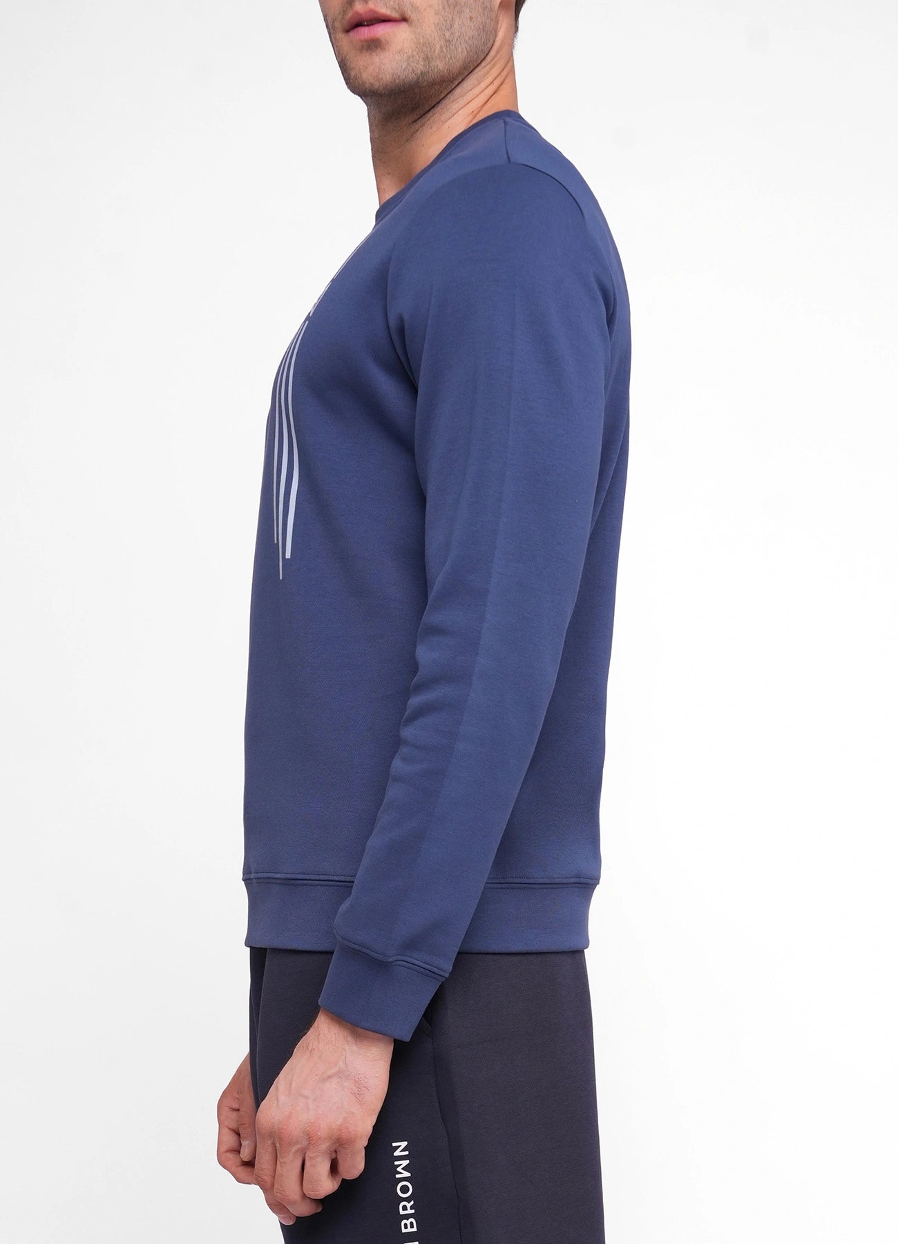 Sweatshirt.