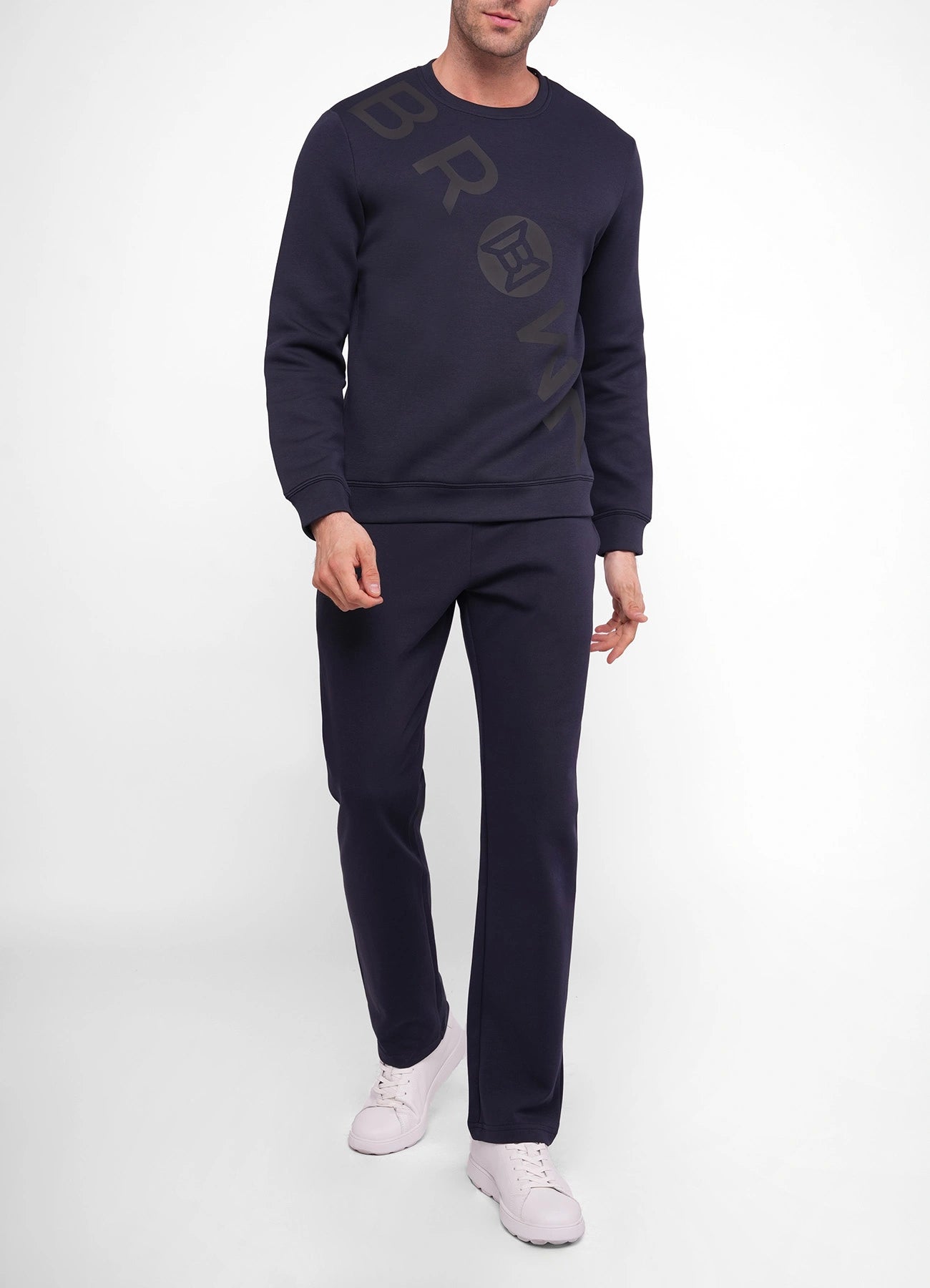 Sweatshirt.