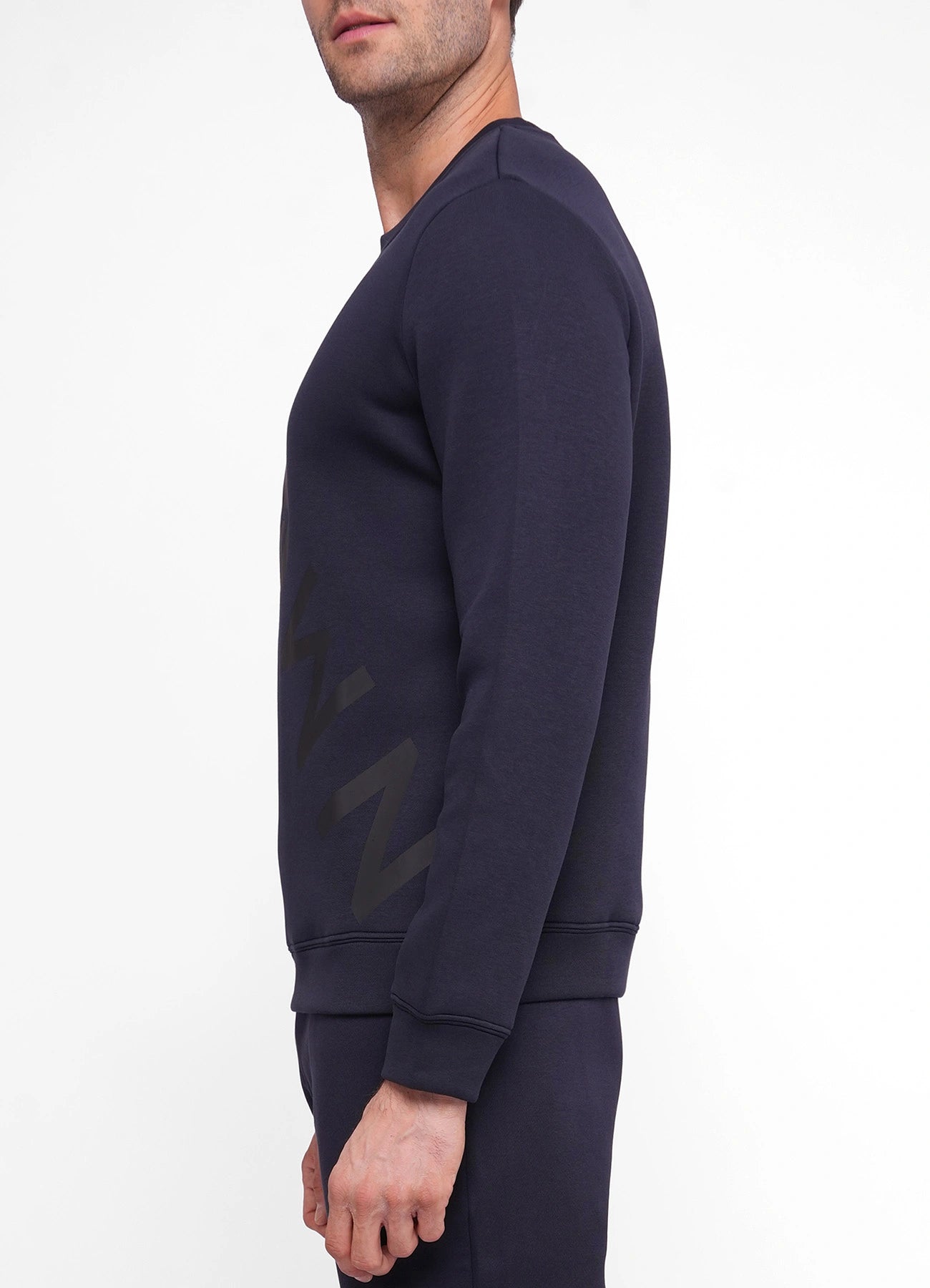 Sweatshirt.