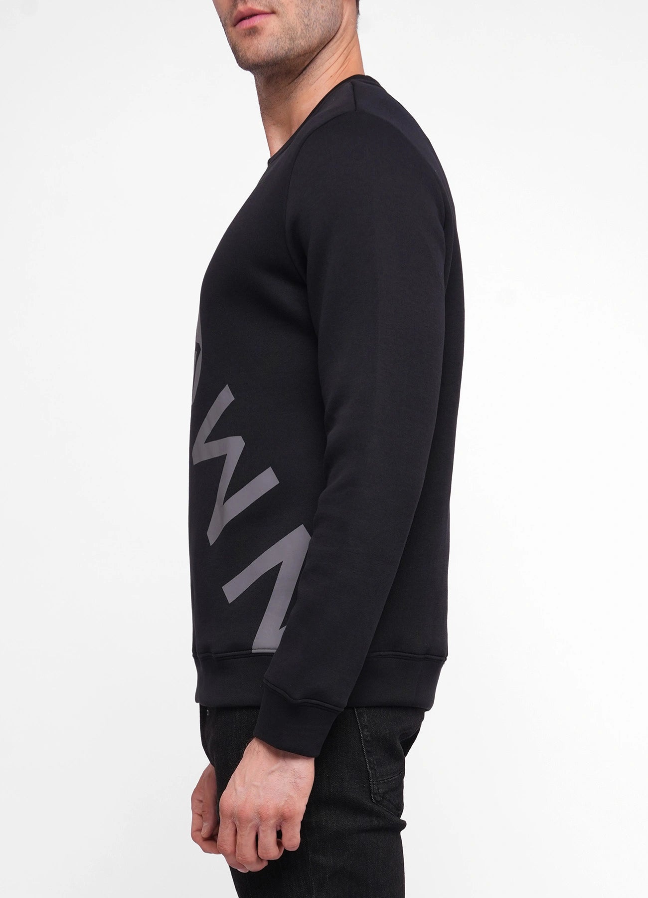 Sweatshirt.