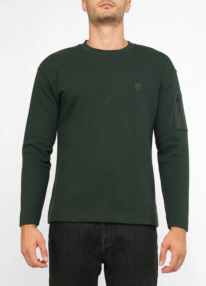 Sweatshirt.