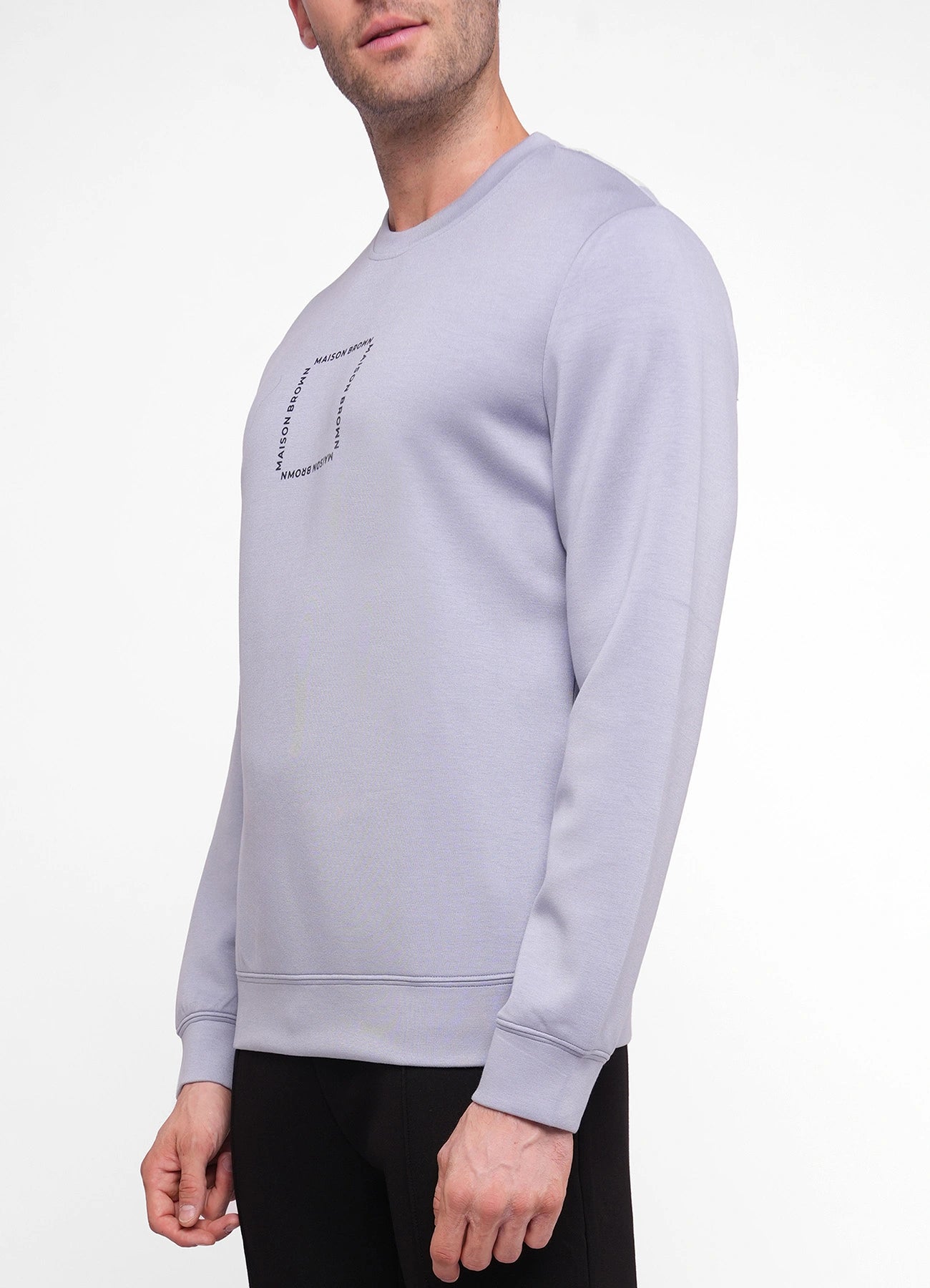 Sweatshirt.