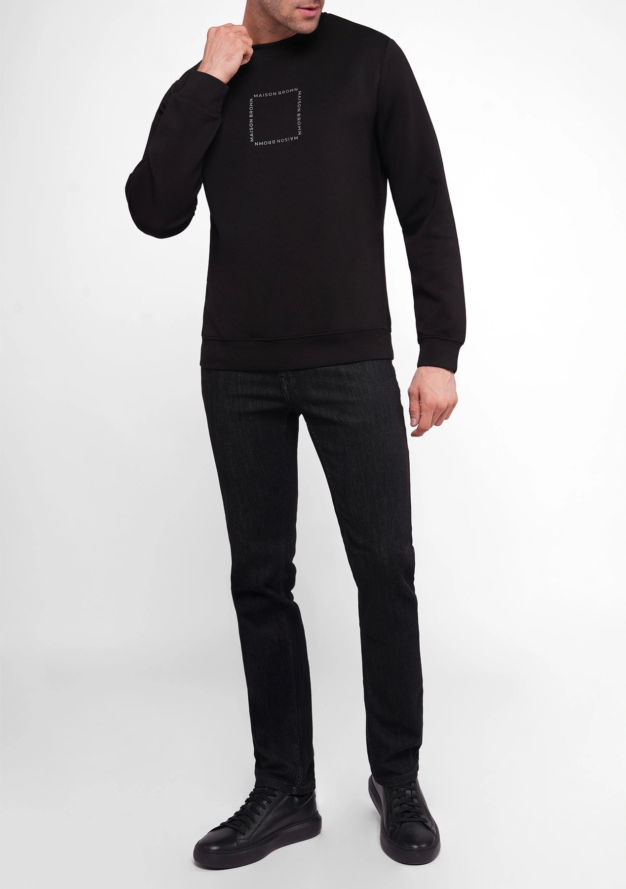 Sweatshirt.