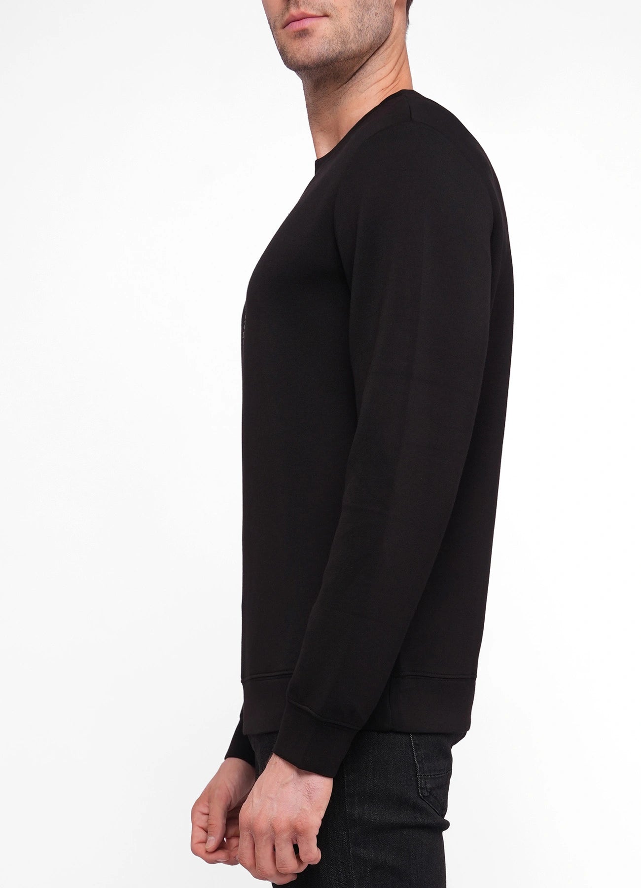 Sweatshirt.