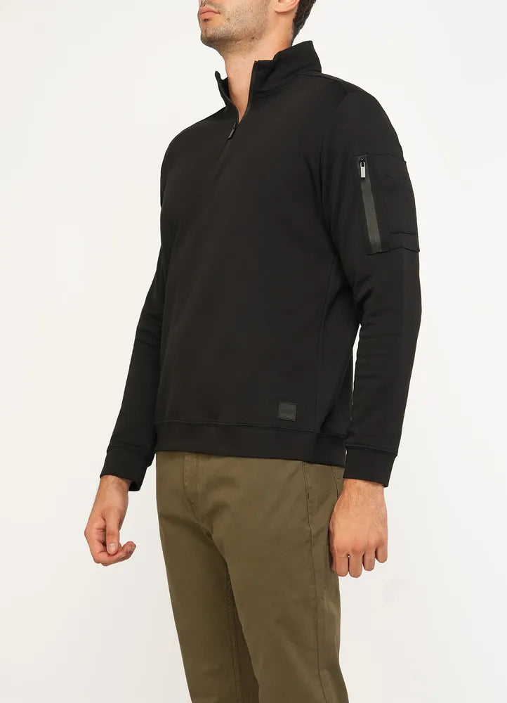 Sweatshirt.