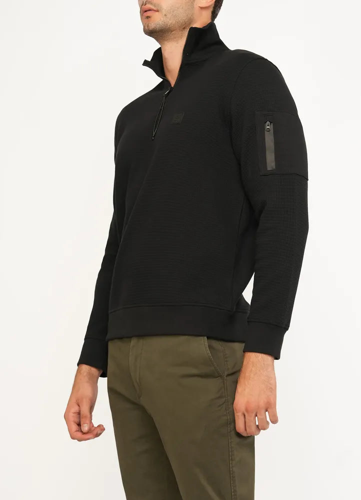 Sweatshirt.