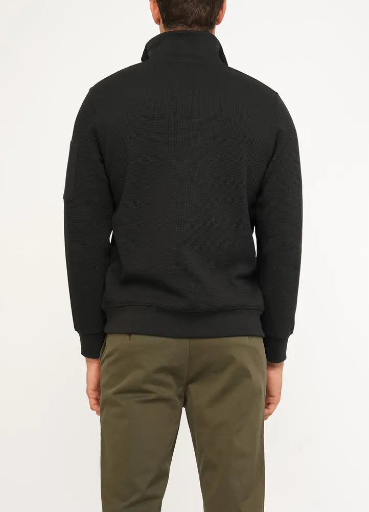 Sweatshirt.