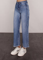 Load image into Gallery viewer, Cropped wide Leg Jeans
