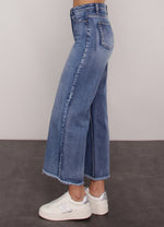 Load image into Gallery viewer, Cropped wide Leg Jeans
