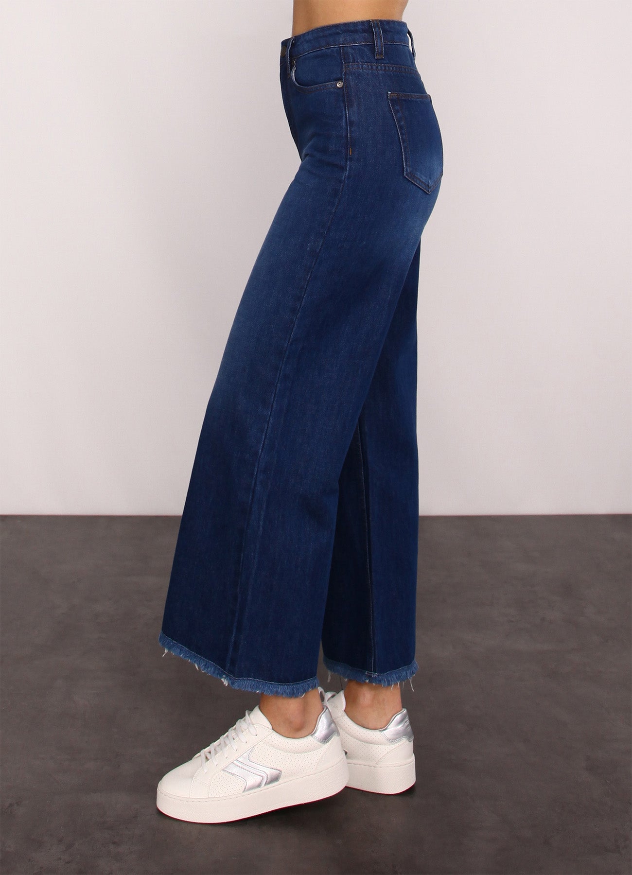 Cropped wide Leg Jeans.