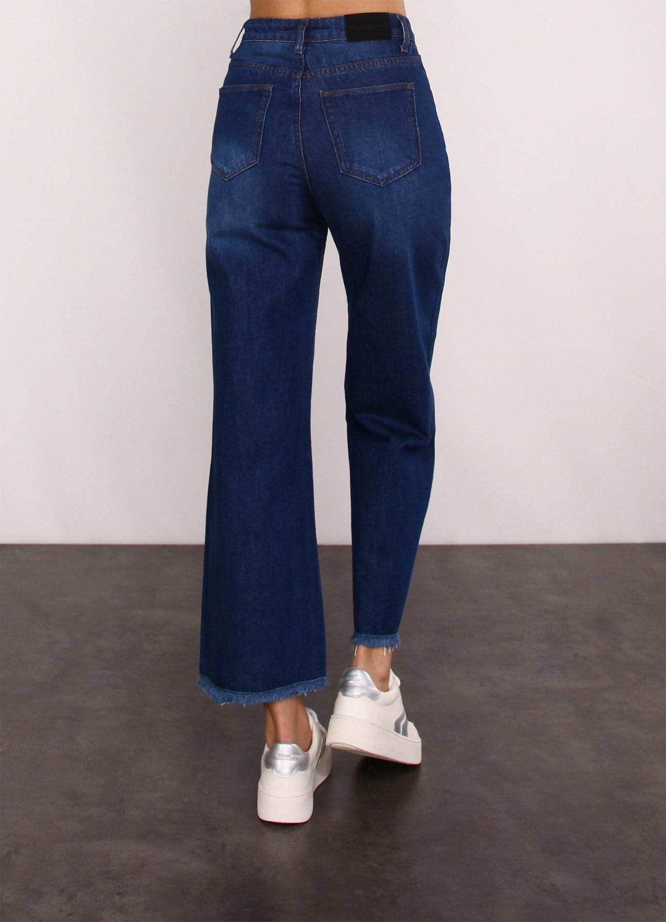 Cropped wide Leg Jeans.