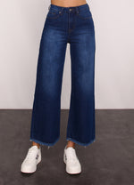 Load image into Gallery viewer, Cropped wide Leg Jeans.
