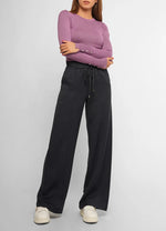 Load image into Gallery viewer, Knitwear.
