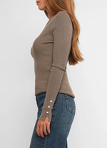 Load image into Gallery viewer, Knitwear.
