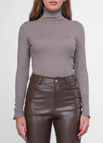 Load image into Gallery viewer, Knitwear.
